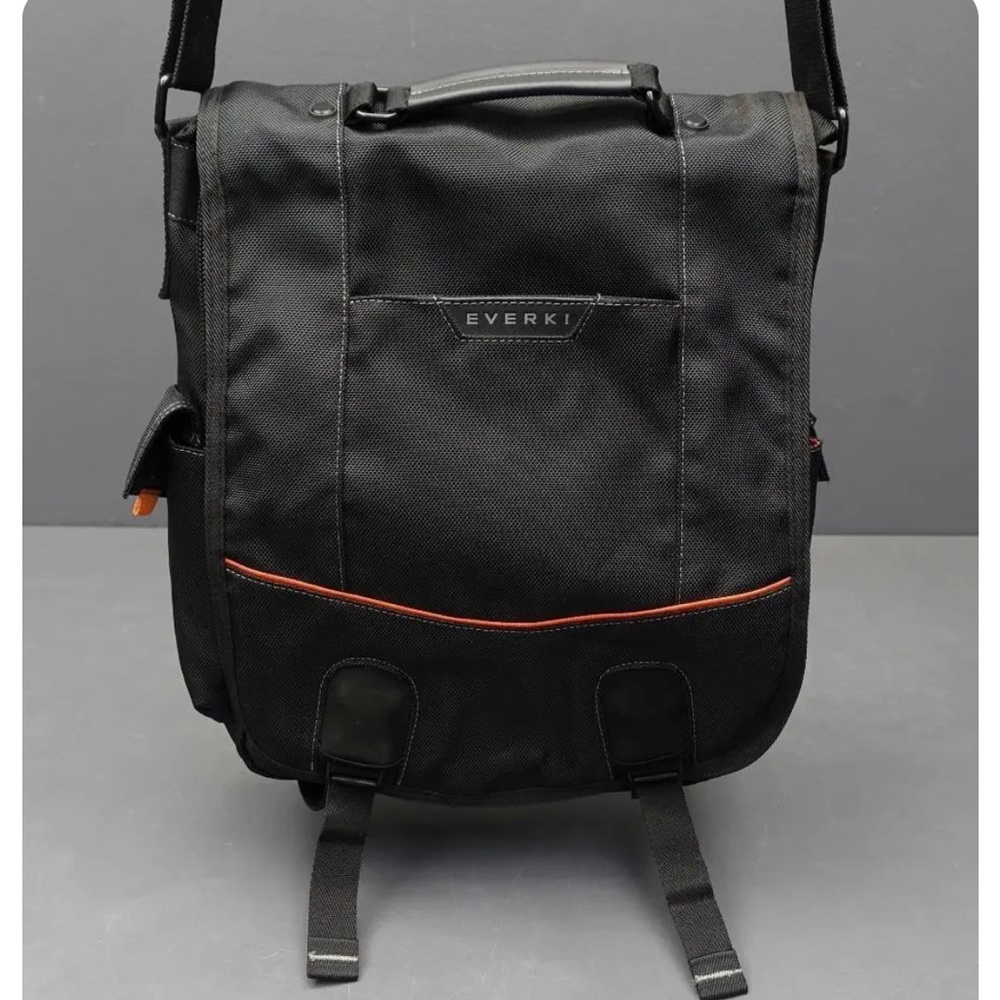 Everki Urbanite Black Nylon Vertical Messenger Work Laptop Notebook Case Bag